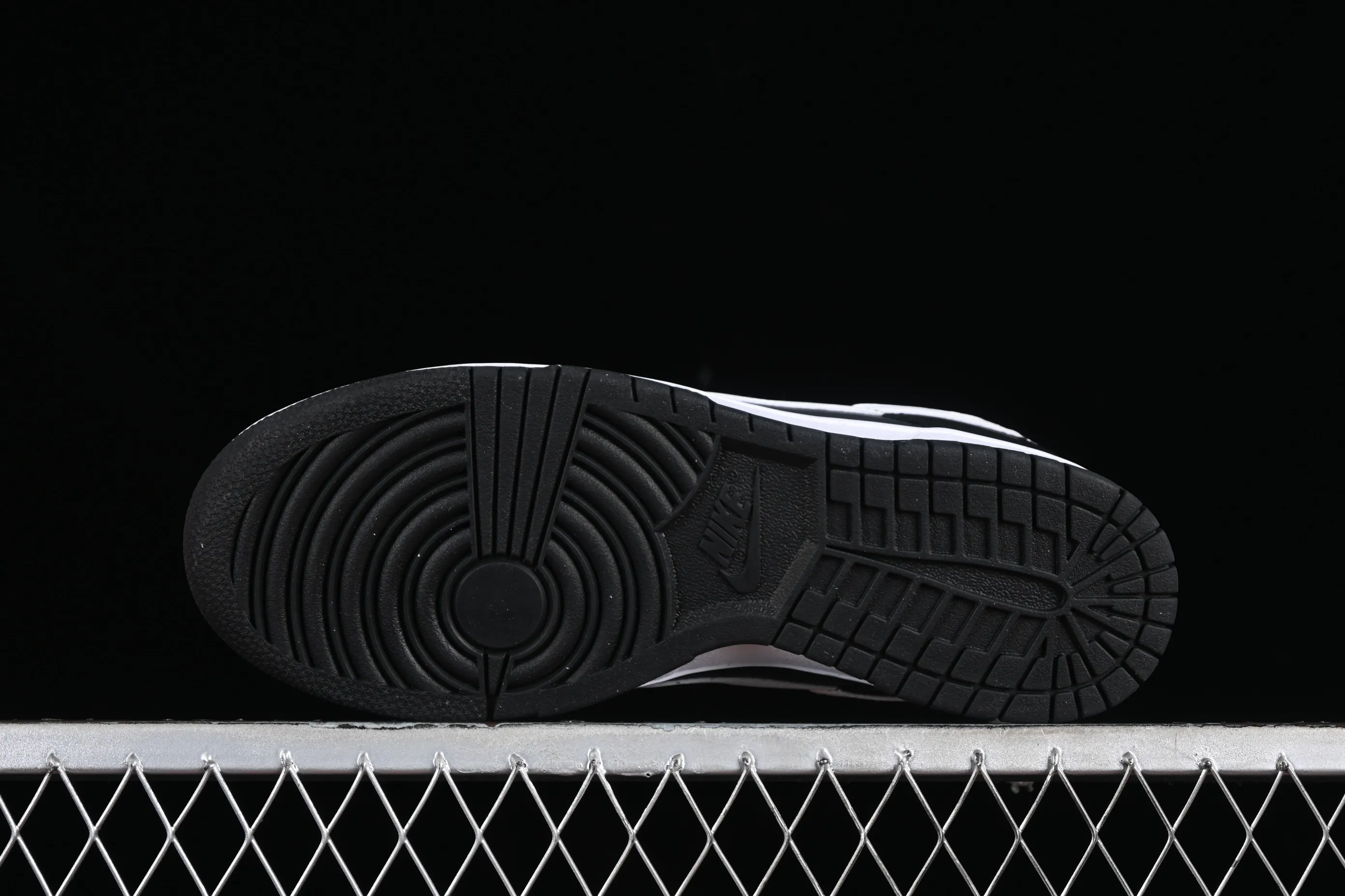 All categories Nk SB Dunk series Nk SB Dunk Low low-top sneakers Nk Dunk Low Retro pure black and white SB low-top sports and leisure sneakers DJ6188-002